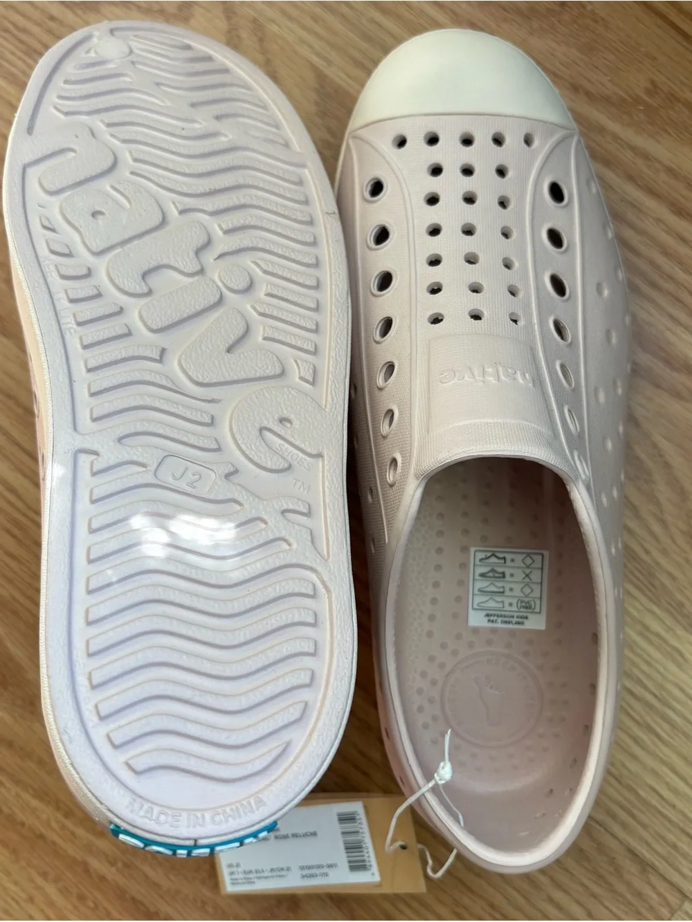 Native Jefferson Slip-On Kids Shoes in Light Pink and White size 2 little girl